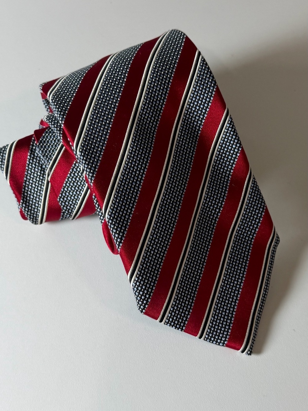 Ermenegildo Zegna Thick Red and Navy Striped Silk Textured Tie Made in Italy
